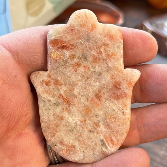 🎄SALE🎄Sunstone Crystal Hamsa Carving With Flash! - Picture 3 of 3